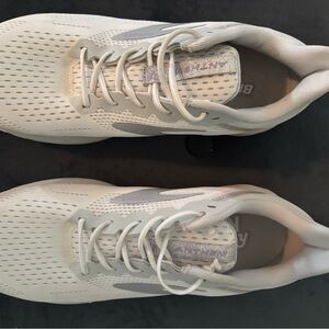 Brooks Women's White Athletic Shoes